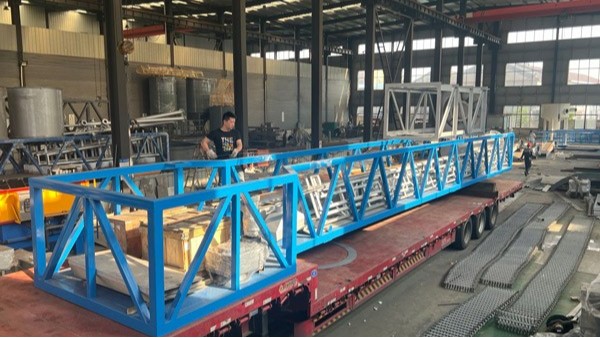 周邊傳動刮泥機，輕（qīng）鬆（sōng）排泥又快又好