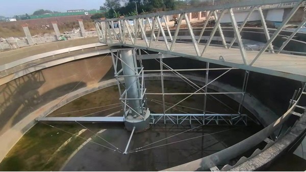 襄綠環保：揭秘垂架式中心傳動刮吸泥機定製奧秘