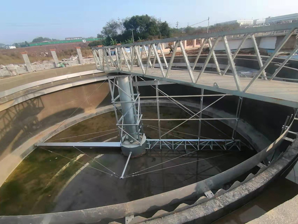 襄綠環保：揭秘垂架式中心傳動刮吸泥機定製奧秘