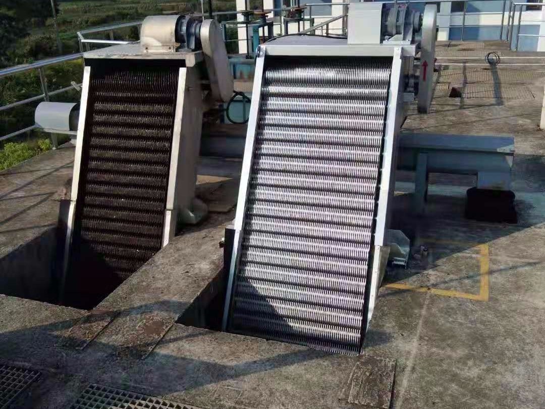 網板式（shì）階梯格柵除汙機