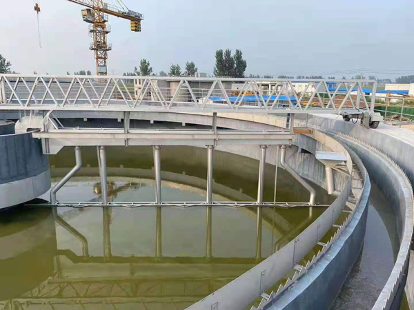 一份（fèn）襄綠環保（bǎo）ZBX型周邊傳動吸泥機使用攻略！