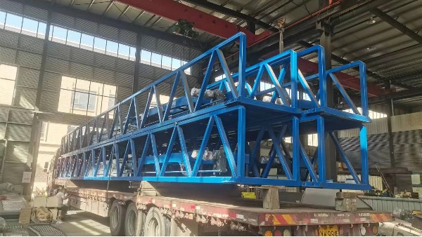 刮泥（ní）機專業生產（chǎn）廠家—襄綠環（huán）保