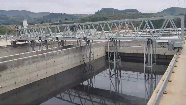 行（háng）車式泵吸刮（guā）泥機說明書