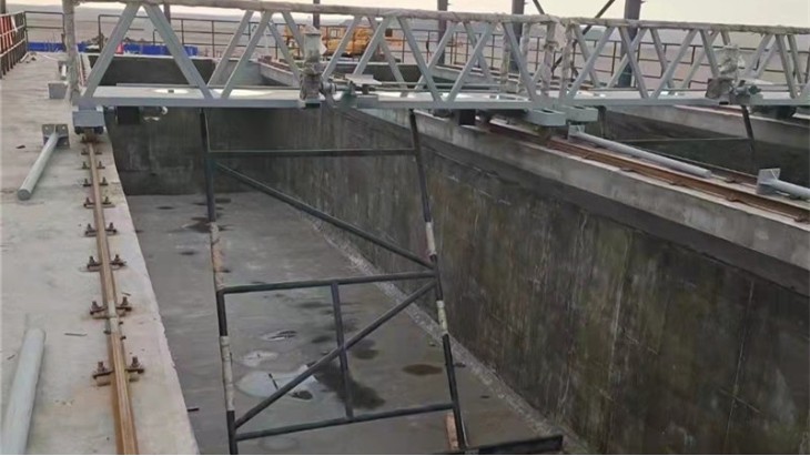 襄（xiāng）綠環保（bǎo）行車式刮泥機說明